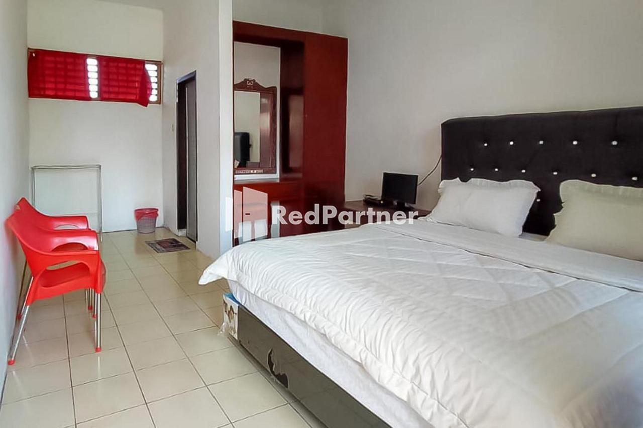 Bernard Guest House & Resto Redpartner Ambarita Dış mekan fotoğraf
