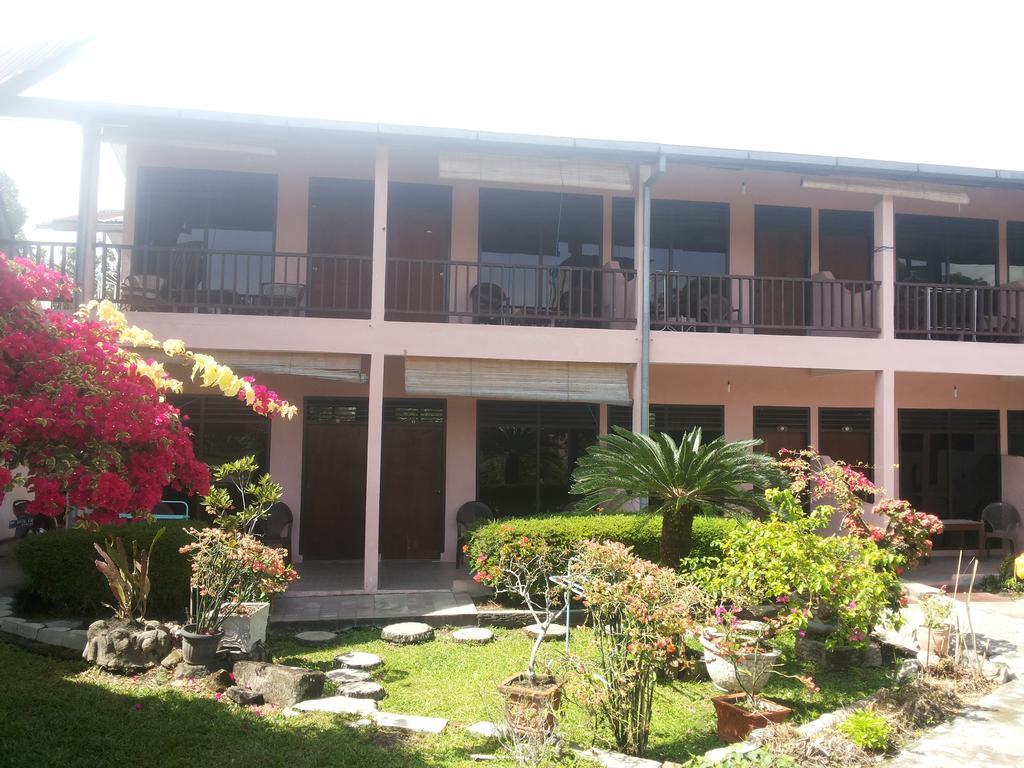 Bernard Guest House & Resto Redpartner Ambarita Dış mekan fotoğraf