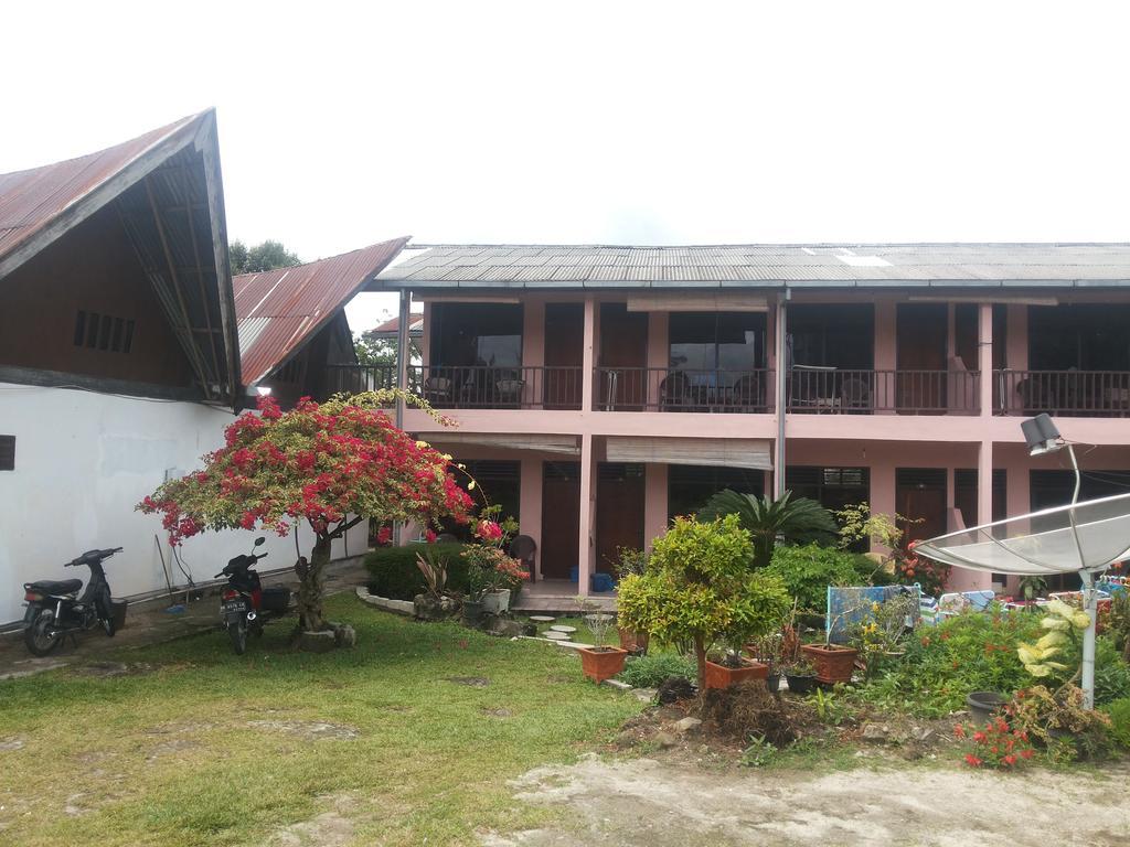 Bernard Guest House & Resto Redpartner Ambarita Dış mekan fotoğraf